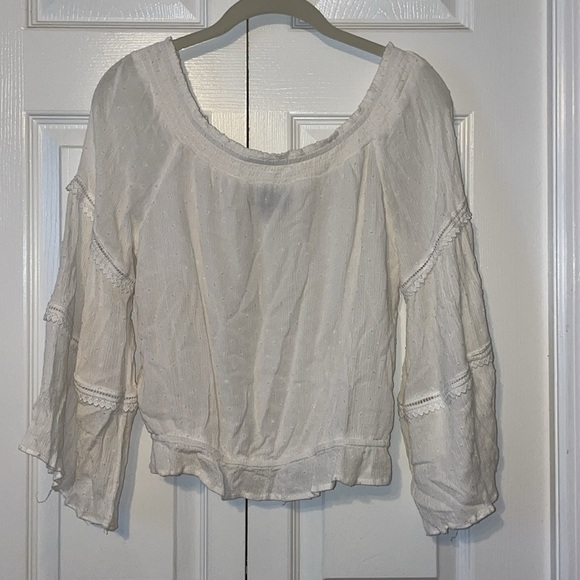 Lulu’s Off the Shoulder Top - Picture 1 of 3